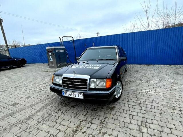 Сірий Мерседес Е-Клас, об'ємом двигуна 2 л та пробігом 430 тис. км за 1800 $, фото 1 на Automoto.ua