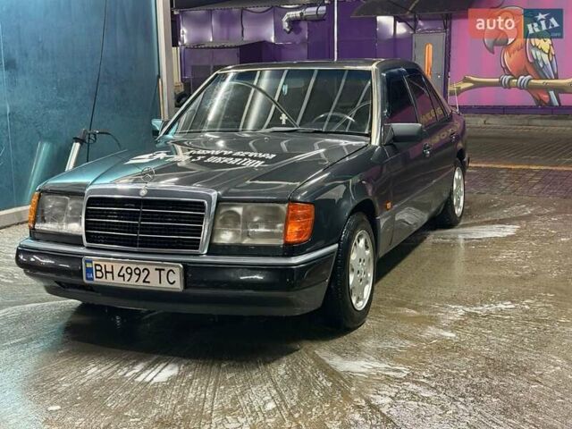 Сірий Мерседес Е-Клас, об'ємом двигуна 2 л та пробігом 320 тис. км за 1350 $, фото 1 на Automoto.ua