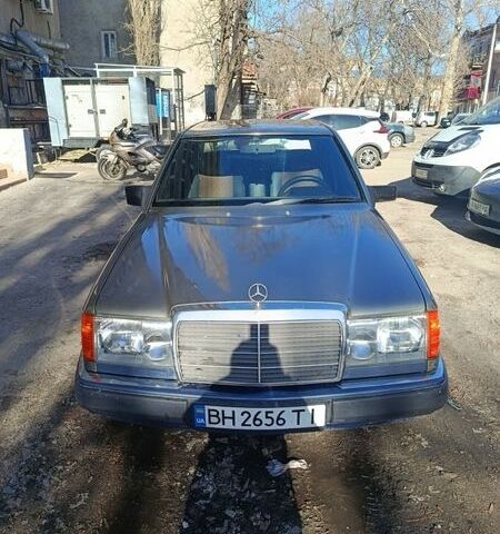 Сірий Мерседес Е-Клас, об'ємом двигуна 2 л та пробігом 380 тис. км за 3000 $, фото 1 на Automoto.ua