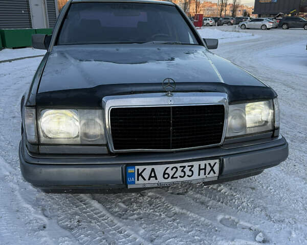 Серый Мерседес Е-Класс, объемом двигателя 2 л и пробегом 407 тыс. км за 1999 $, фото 1 на Automoto.ua
