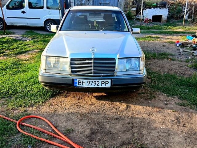 Сірий Мерседес Е-Клас, об'ємом двигуна 2 л та пробігом 400 тис. км за 2800 $, фото 1 на Automoto.ua
