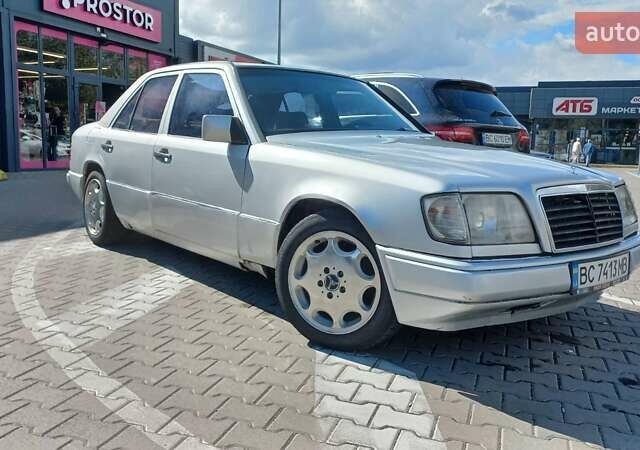 Мерседес Е-Класс 1990 в Жидачов на Automoto.ua Серый Мерседес Е-Класс, объемом двигателя 2 л и пробегом 365 тыс. км за 2300 $, фото 1 на Automoto.ua