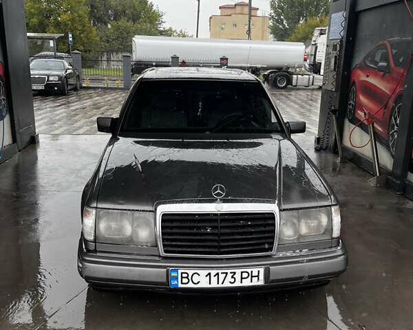 Сірий Мерседес Е-Клас, об'ємом двигуна 2.3 л та пробігом 202 тис. км за 1900 $, фото 1 на Automoto.ua