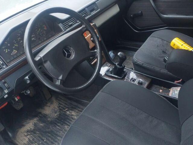 Сірий Мерседес Е-Клас, об'ємом двигуна 2.3 л та пробігом 1 тис. км за 1044 $, фото 1 на Automoto.ua