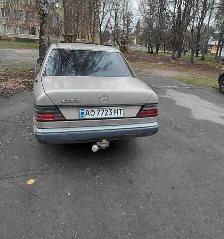 Серый Мерседес Е-Класс, объемом двигателя 2.5 л и пробегом 443 тыс. км за 2000 $, фото 1 на Automoto.ua