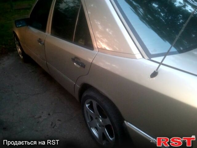 Серый Мерседес Е-Класс, объемом двигателя 2.6 л и пробегом 0 тыс. км за 1600 $, фото 1 на Automoto.ua