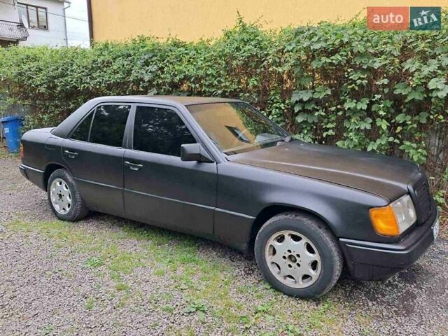 Серый Мерседес Е-Класс, объемом двигателя 2.5 л и пробегом 180 тыс. км за 2900 $, фото 1 на Automoto.ua