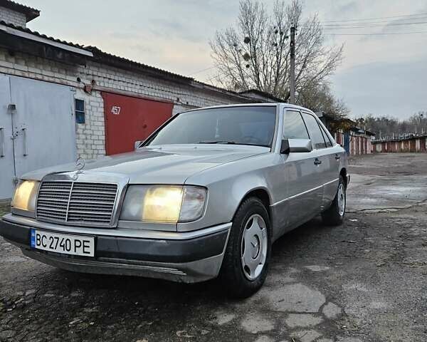 Серый Мерседес Е-Класс, объемом двигателя 2.3 л и пробегом 405 тыс. км за 1950 $, фото 1 на Automoto.ua
