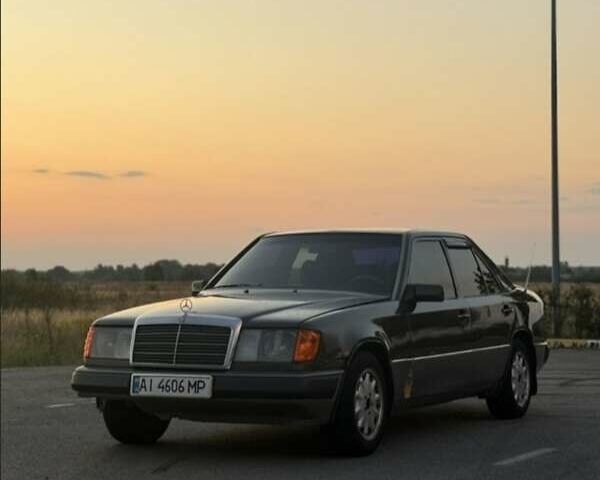 Сірий Мерседес Е-Клас, об'ємом двигуна 2 л та пробігом 600 тис. км за 1425 $, фото 1 на Automoto.ua