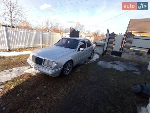 Серый Мерседес Е-Класс, объемом двигателя 2.5 л и пробегом 350 тыс. км за 1550 $, фото 1 на Automoto.ua