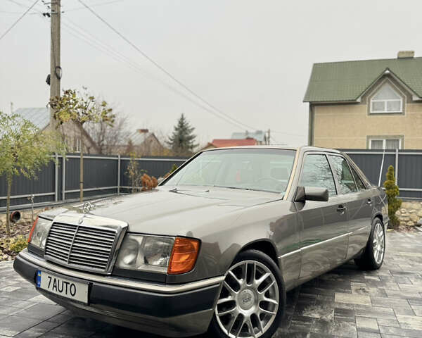 Серый Мерседес Е-Класс, объемом двигателя 2.6 л и пробегом 400 тыс. км за 4400 $, фото 1 на Automoto.ua