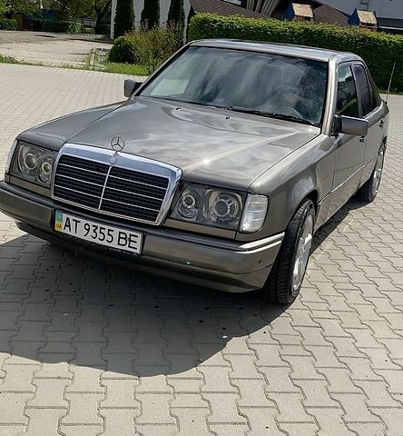 Сірий Мерседес Е-Клас, об'ємом двигуна 3 л та пробігом 470 тис. км за 1950 $, фото 1 на Automoto.ua