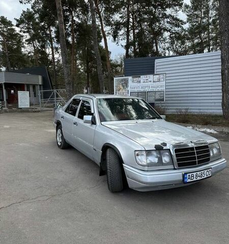 Сірий Мерседес Е-Клас, об'ємом двигуна 2.6 л та пробігом 563 тис. км за 2500 $, фото 1 на Automoto.ua