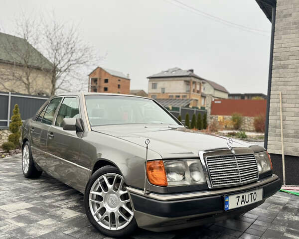 Серый Мерседес Е-Класс, объемом двигателя 2.6 л и пробегом 400 тыс. км за 4800 $, фото 1 на Automoto.ua