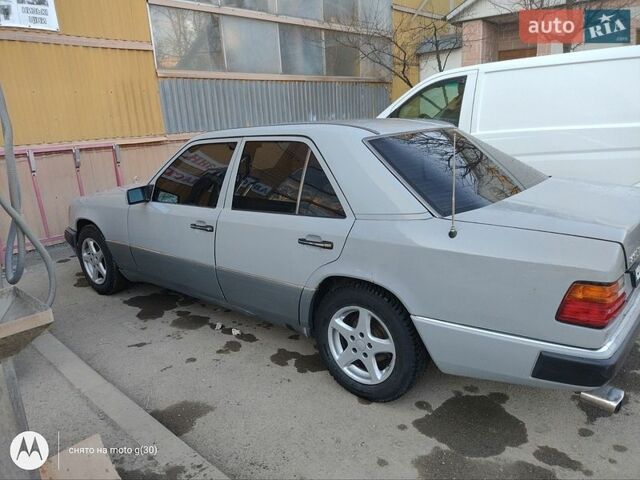 Серый Мерседес Е-Класс, объемом двигателя 2.3 л и пробегом 300 тыс. км за 1850 $, фото 1 на Automoto.ua