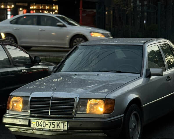 Сірий Мерседес Е-Клас, об'ємом двигуна 2.3 л та пробігом 163 тис. км за 6000 $, фото 1 на Automoto.ua