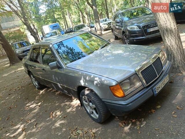 Сірий Мерседес Е-Клас, об'ємом двигуна 3 л та пробігом 584 тис. км за 2800 $, фото 1 на Automoto.ua
