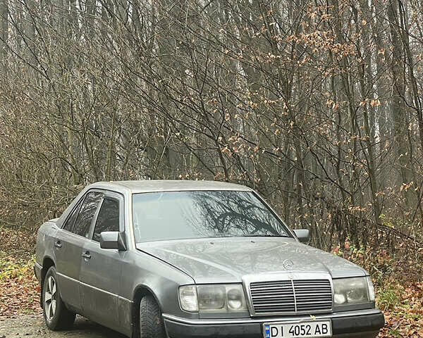 Серый Мерседес Е-Класс, объемом двигателя 2 л и пробегом 296 тыс. км за 2500 $, фото 1 на Automoto.ua