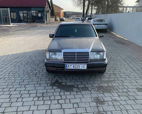 Серый Мерседес Е-Класс, объемом двигателя 2.6 л и пробегом 430 тыс. км за 1650 $, фото 1 на Automoto.ua