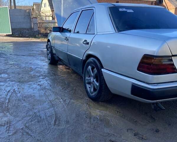 Сірий Мерседес Е-Клас, об'ємом двигуна 2.5 л та пробігом 450 тис. км за 2500 $, фото 1 на Automoto.ua