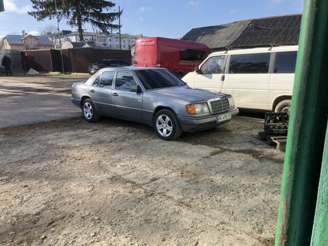 Серый Мерседес Е-Класс, объемом двигателя 2.2 л и пробегом 424 тыс. км за 4000 $, фото 1 на Automoto.ua