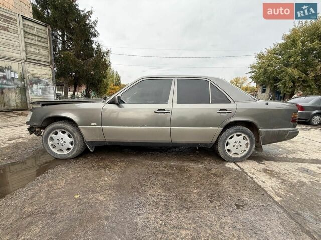 Сірий Мерседес Е-Клас, об'ємом двигуна 2.5 л та пробігом 436 тис. км за 1200 $, фото 1 на Automoto.ua