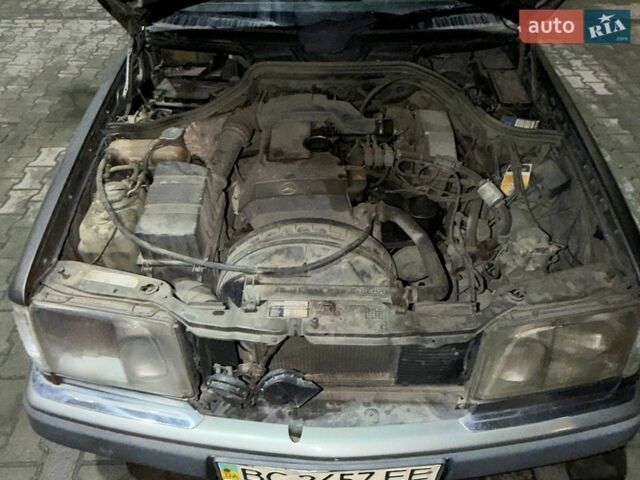 Серый Мерседес Е-Класс, объемом двигателя 2 л и пробегом 409 тыс. км за 1000 $, фото 1 на Automoto.ua