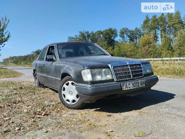 Серый Мерседес Е-Класс, объемом двигателя 2.2 л и пробегом 320 тыс. км за 1400 $, фото 1 на Automoto.ua