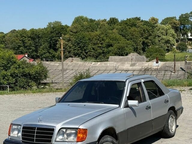 Сірий Мерседес Е-Клас, об'ємом двигуна 2 л та пробігом 353 тис. км за 3000 $, фото 1 на Automoto.ua