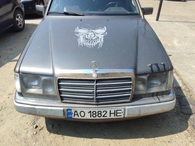 Сірий Мерседес Е-Клас, об'ємом двигуна 2.2 л та пробігом 322 тис. км за 1300 $, фото 1 на Automoto.ua