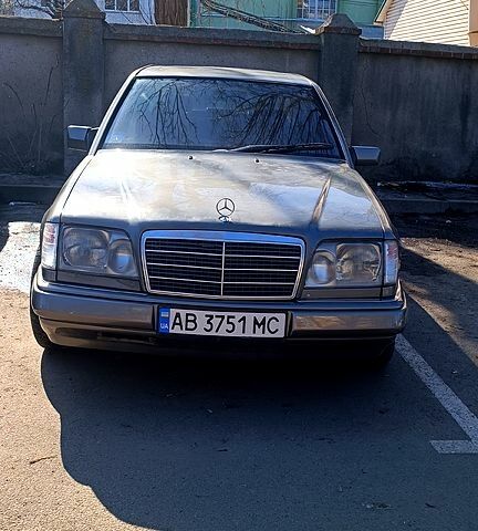 Серый Мерседес Е-Класс, объемом двигателя 2.2 л и пробегом 0 тыс. км за 2500 $, фото 1 на Automoto.ua