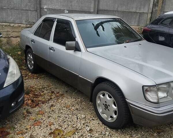 Сірий Мерседес Е-Клас, об'ємом двигуна 2.5 л та пробігом 80 тис. км за 5200 $, фото 1 на Automoto.ua