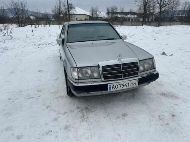 Сірий Мерседес Е-Клас, об'ємом двигуна 2 л та пробігом 334 тис. км за 2150 $, фото 1 на Automoto.ua