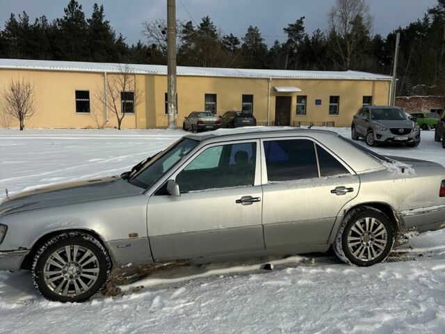 Серый Мерседес Е-Класс, объемом двигателя 2.2 л и пробегом 458 тыс. км за 1303 $, фото 1 на Automoto.ua