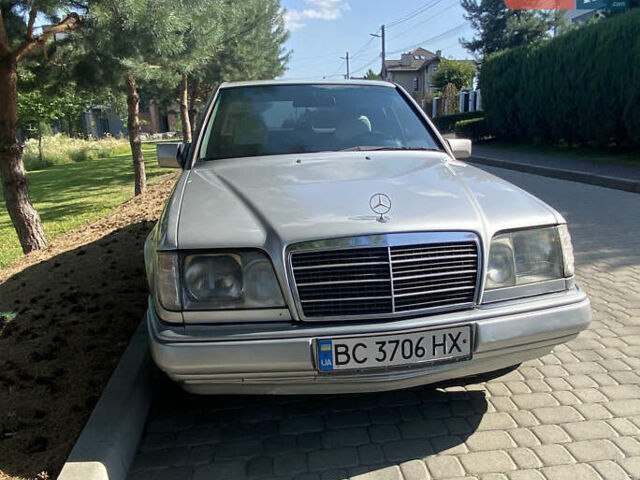 Серый Мерседес Е-Класс, объемом двигателя 2 л и пробегом 464 тыс. км за 5000 $, фото 1 на Automoto.ua