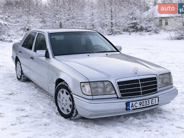 Серый Мерседес Е-Класс, объемом двигателя 2 л и пробегом 462 тыс. км за 3500 $, фото 1 на Automoto.ua