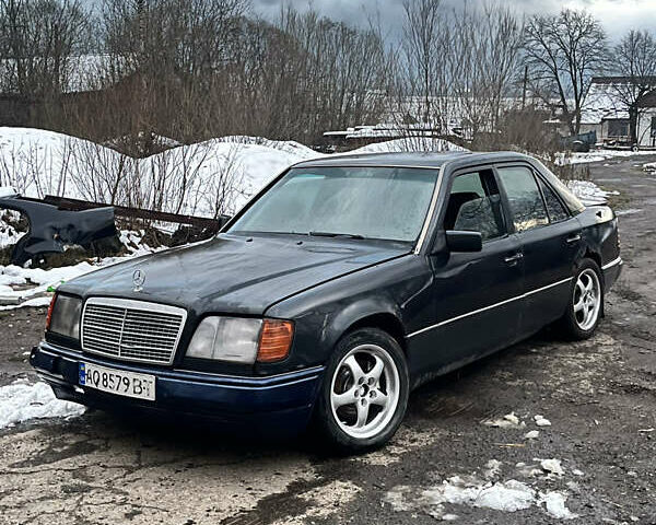 Серый Мерседес Е-Класс, объемом двигателя 2 л и пробегом 300 тыс. км за 1200 $, фото 1 на Automoto.ua