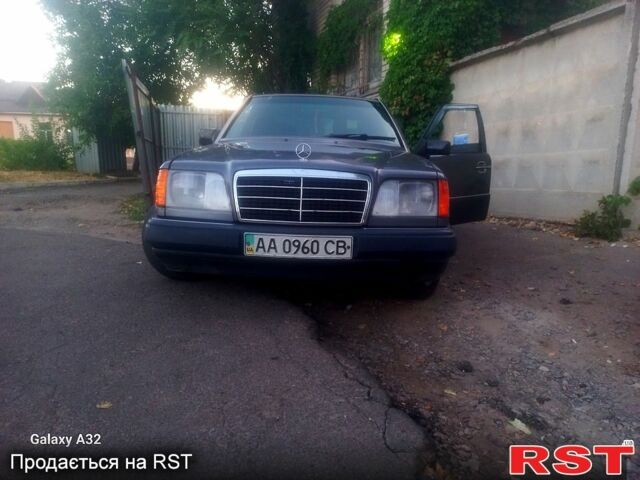 Серый Мерседес Е-Класс, объемом двигателя 2.2 л и пробегом 530 тыс. км за 1800 $, фото 1 на Automoto.ua