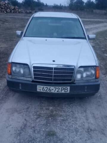 Серый Мерседес Е-Класс, объемом двигателя 2.5 л и пробегом 470 тыс. км за 2650 $, фото 1 на Automoto.ua