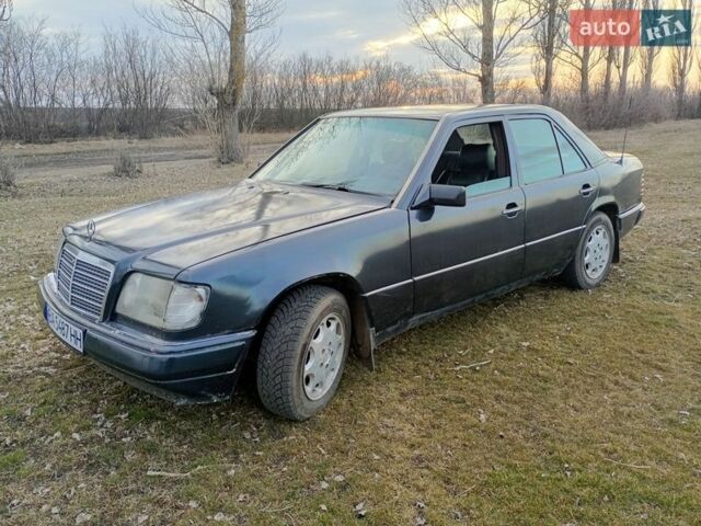 Серый Мерседес Е-Класс, объемом двигателя 2 л и пробегом 300 тыс. км за 2300 $, фото 1 на Automoto.ua