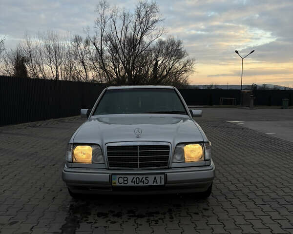 Сірий Мерседес Е-Клас, об'ємом двигуна 0 л та пробігом 300 тис. км за 2000 $, фото 1 на Automoto.ua