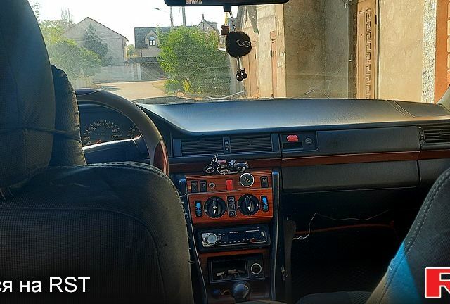 Сірий Мерседес Е-Клас, об'ємом двигуна 2.2 л та пробігом 560 тис. км за 4000 $, фото 1 на Automoto.ua