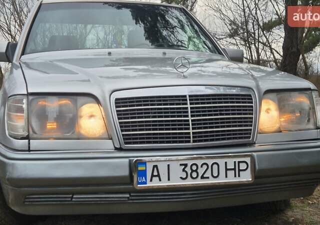 Сірий Мерседес Е-Клас, об'ємом двигуна 2 л та пробігом 547 тис. км за 2400 $, фото 1 на Automoto.ua