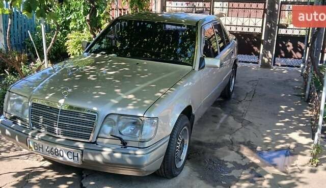 Серый Мерседес Е-Класс, объемом двигателя 2.8 л и пробегом 391 тыс. км за 2800 $, фото 1 на Automoto.ua