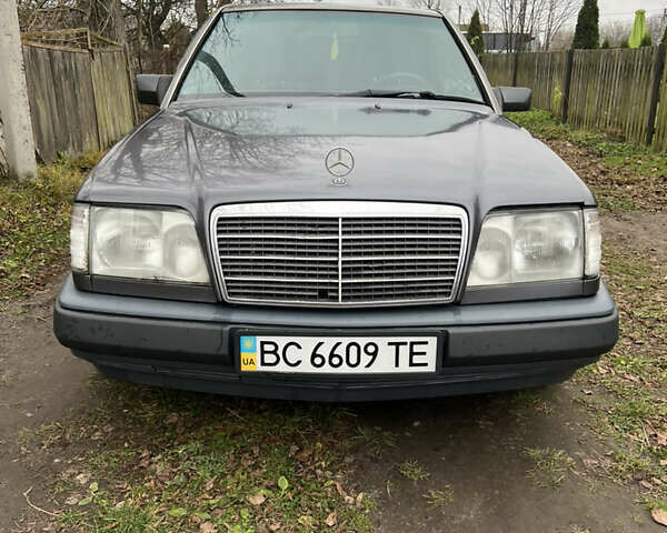 Сірий Мерседес Е-Клас, об'ємом двигуна 3 л та пробігом 443 тис. км за 2300 $, фото 1 на Automoto.ua