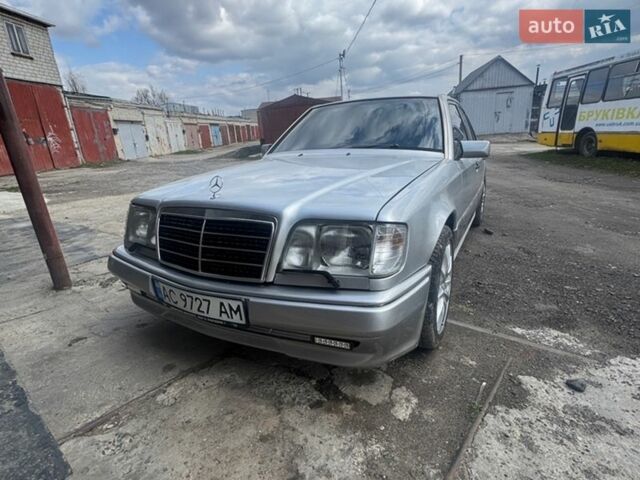 Серый Мерседес Е-Класс, объемом двигателя 3.2 л и пробегом 325 тыс. км за 5700 $, фото 1 на Automoto.ua