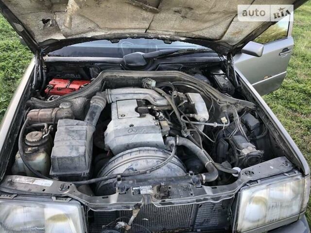 Серый Мерседес Е-Класс, объемом двигателя 2 л и пробегом 780 тыс. км за 1500 $, фото 1 на Automoto.ua