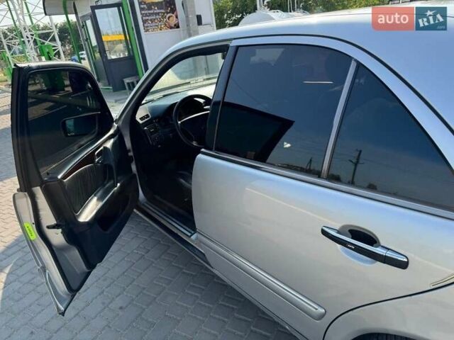 Мерседес Е-Класс 1995 в Белгород-Днестровском на Automoto.ua Серый Мерседес Е-Класс, объемом двигателя 3.2 л и пробегом 430 тыс. км за 4200 $, фото 1 на Automoto.ua