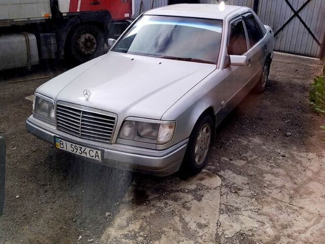 Серый Мерседес Е-Класс, объемом двигателя 2.2 л и пробегом 432 тыс. км за 4000 $, фото 1 на Automoto.ua