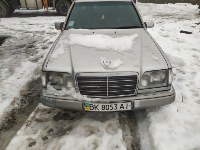 Серый Мерседес Е-Класс, объемом двигателя 0 л и пробегом 509 тыс. км за 2000 $, фото 1 на Automoto.ua